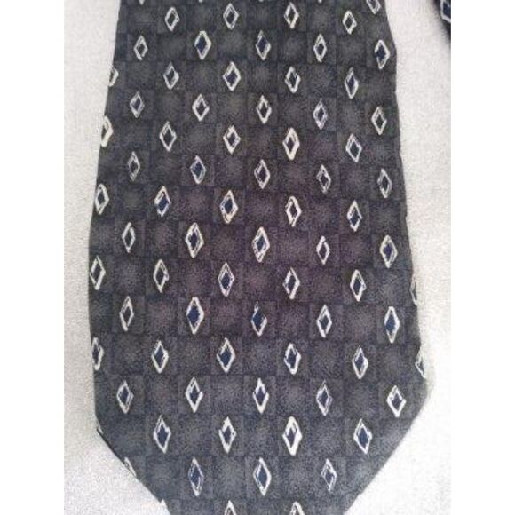 COMO COLLECTION Dark Gray with Tan Diamond Print Necktie Woven Tie - Picture 1 of 5